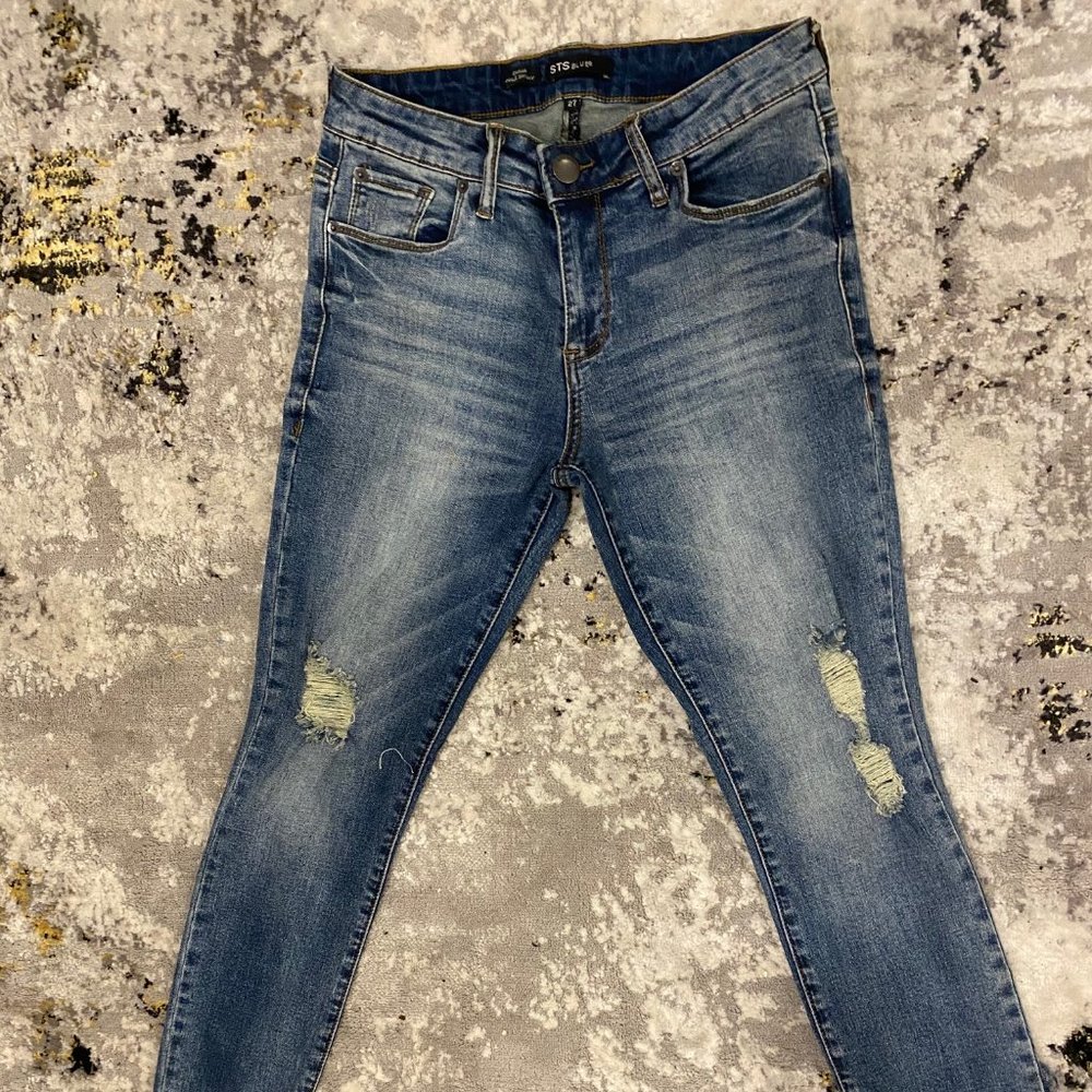 Medium Wash Skinny Jean, Frayed Bottoms